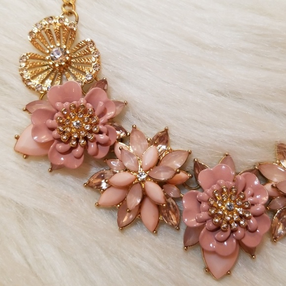 Statement Necklace - Picture 1 of 3